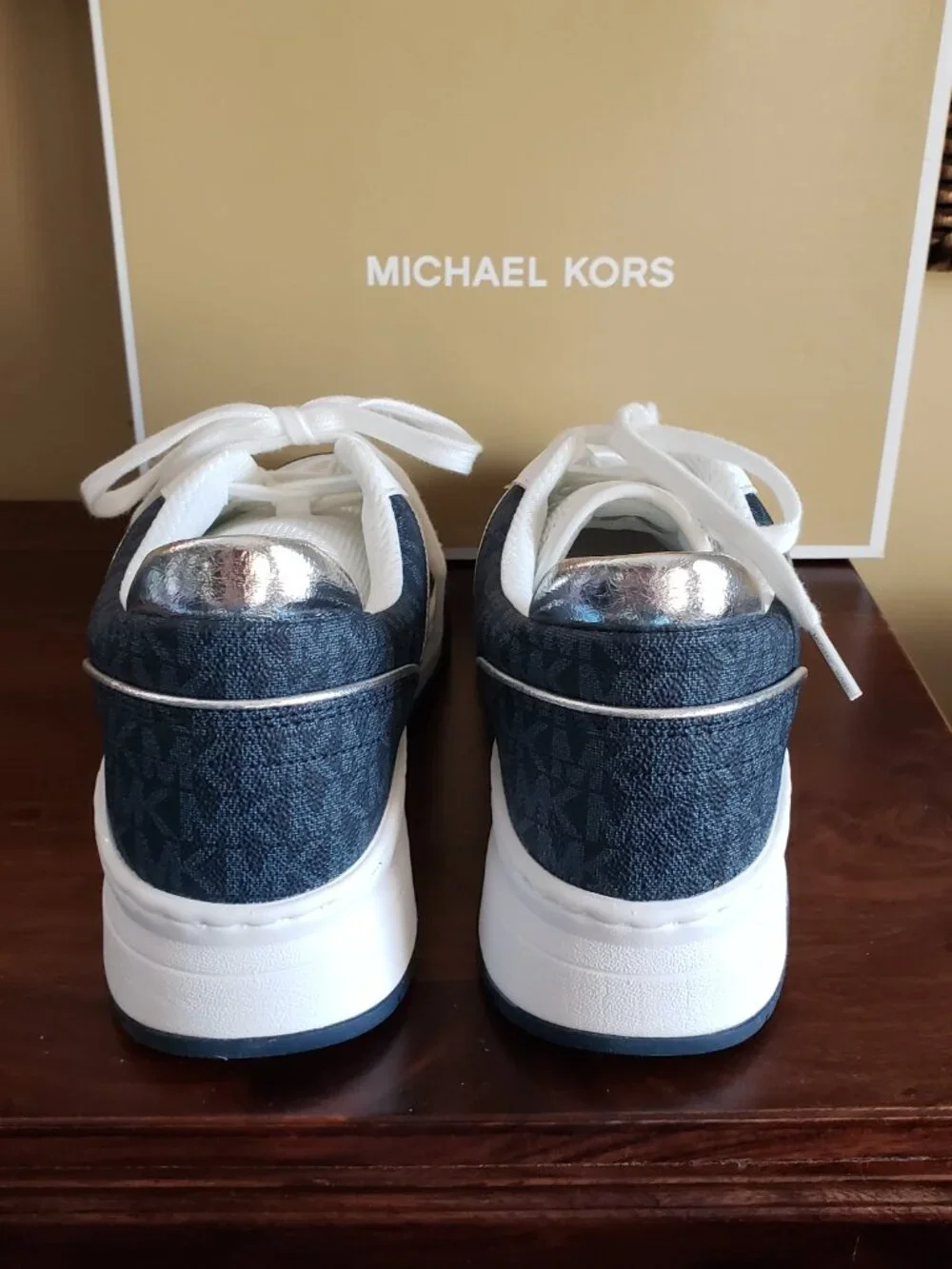 New Michael Kors Lexi Women's Sneaker/Color Admiral Blue/ 9.5M w/ Mini Belt Bag